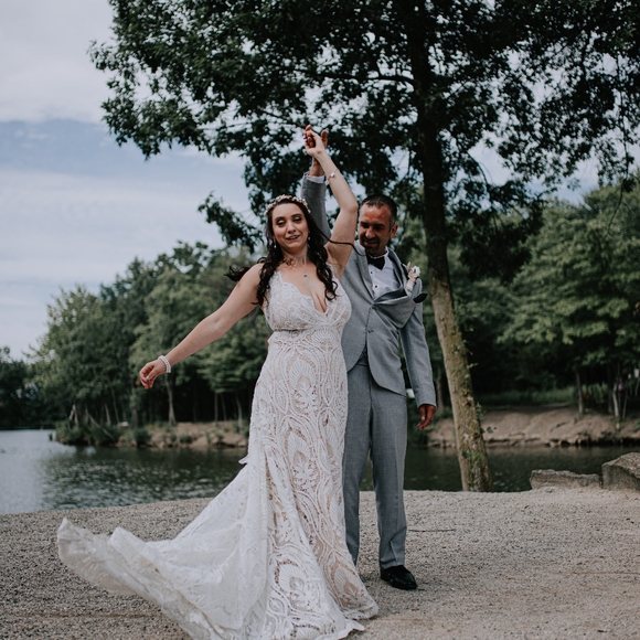 Lace wedding gown - Picture 8 of 8